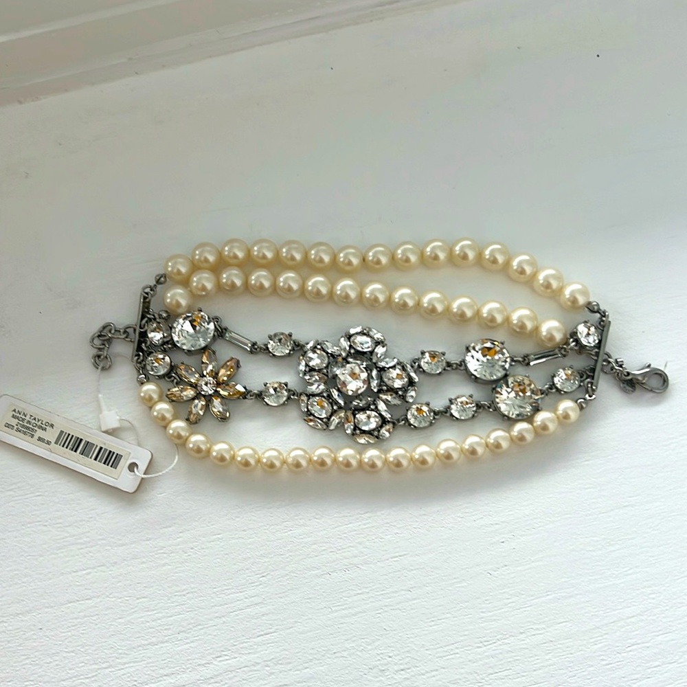 ANN TAYLOR-  BEAUTIFUL BEJEWELLED PEARL BRACELET